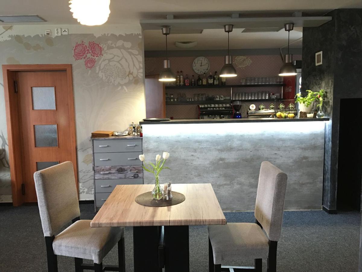 Restaurace a Penzion U Lesa Havířov Esterno foto