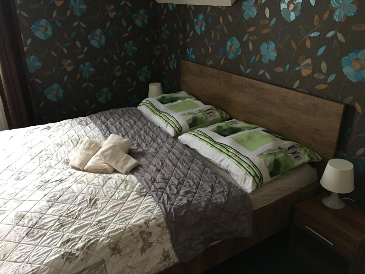 Restaurace a Penzion U Lesa Havířov Esterno foto