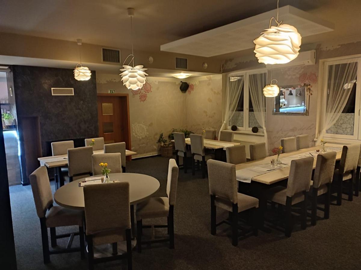 Restaurace a Penzion U Lesa Havířov Esterno foto