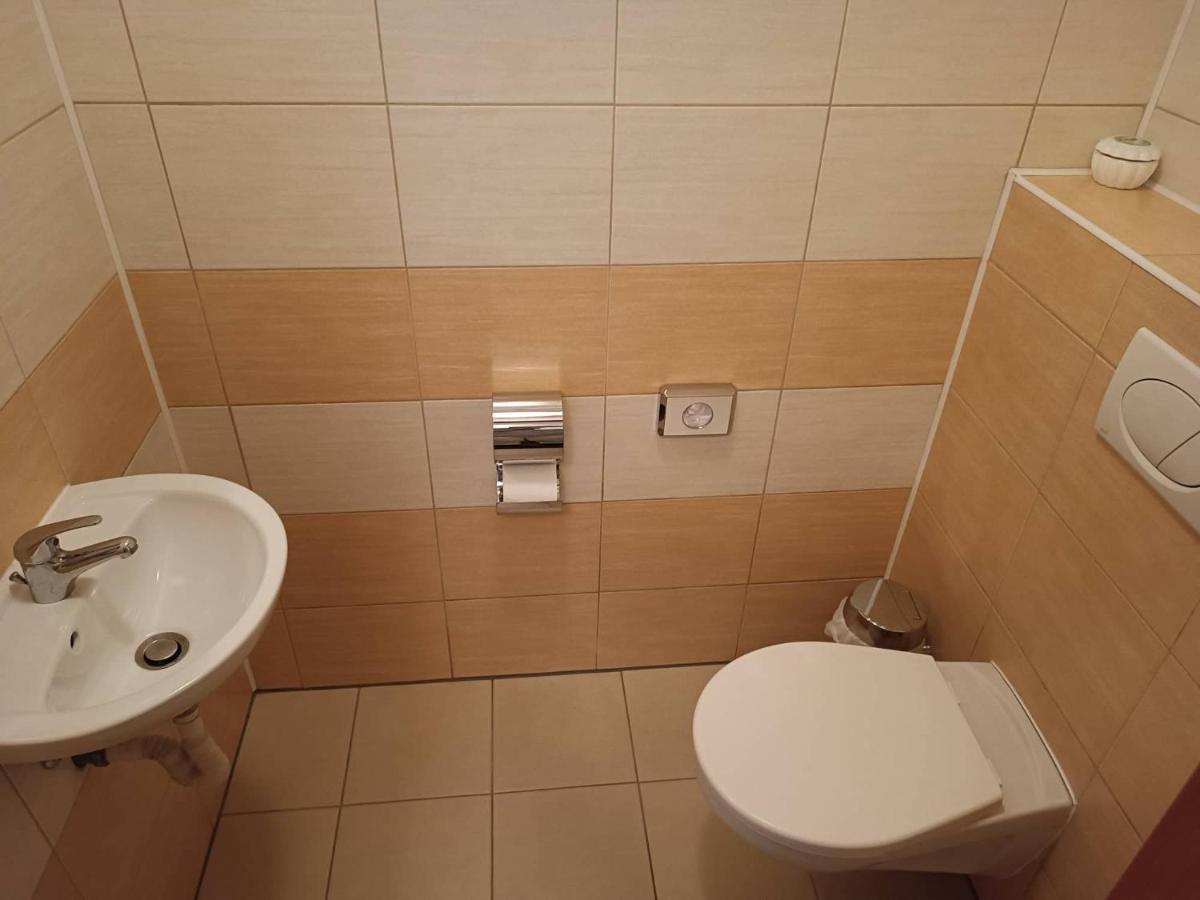 Restaurace a Penzion U Lesa Havířov Esterno foto