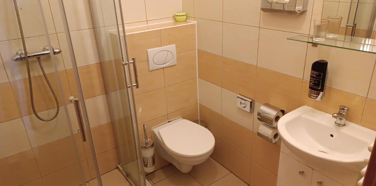 Restaurace a Penzion U Lesa Havířov Esterno foto