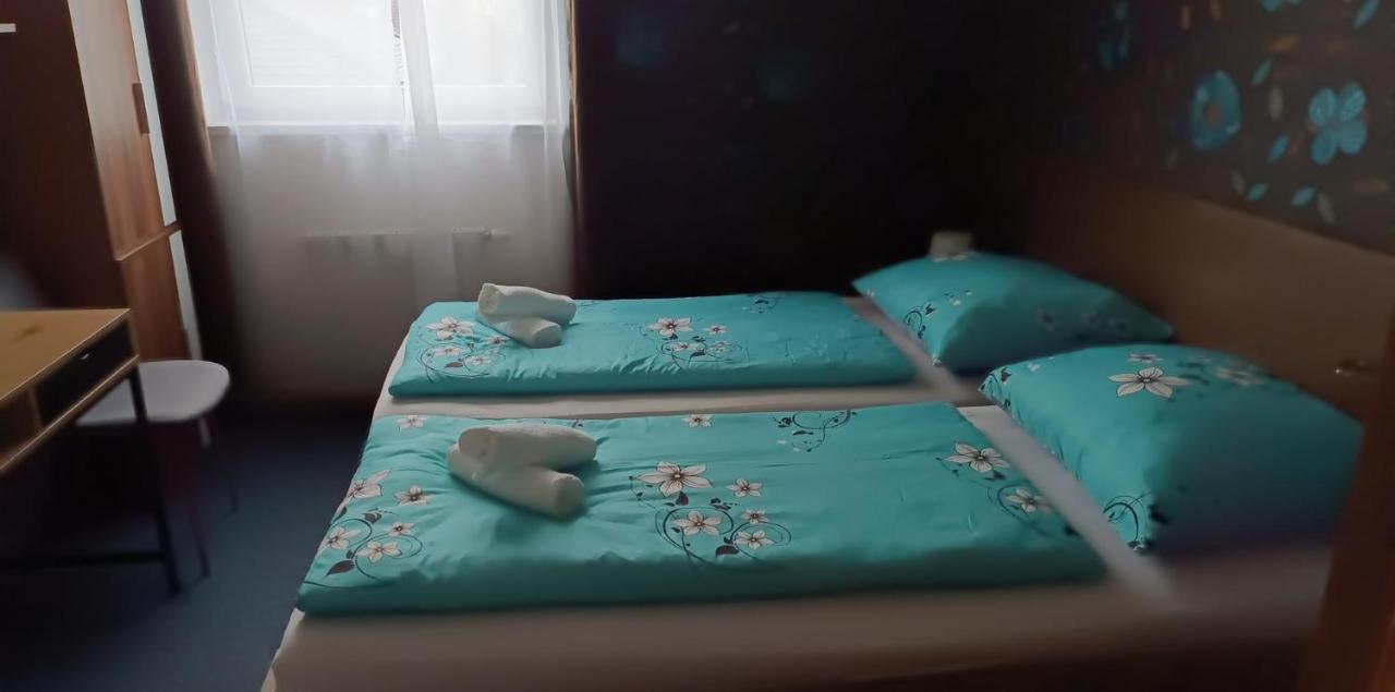 Restaurace a Penzion U Lesa Havířov Esterno foto