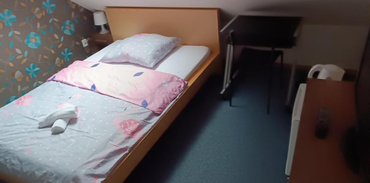 Restaurace a Penzion U Lesa Havířov Esterno foto